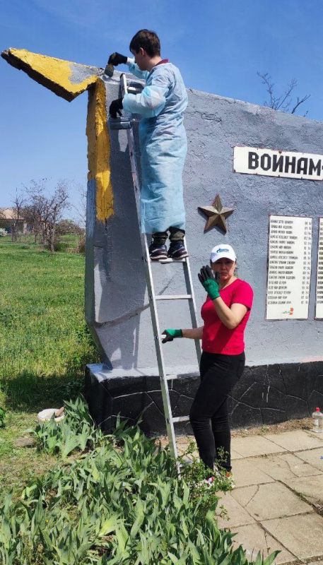 25 апреля, в преддверии 80-летия Победы в Великой Отечественной войне, сотрудники Управления Россельхознадзора по Донецкой Народной Республике и Луганской Народной Республике вместе с жителями села Каменка (Лутугинский... 25 апреля, в преддверии 80-летия Победы в Великой Отечественной войне, сотрудники Управления Россельхознадзора по Донецкой Народной Республике и Луганской Народной Республике вместе с жителями села Каменка (Лутугинский...