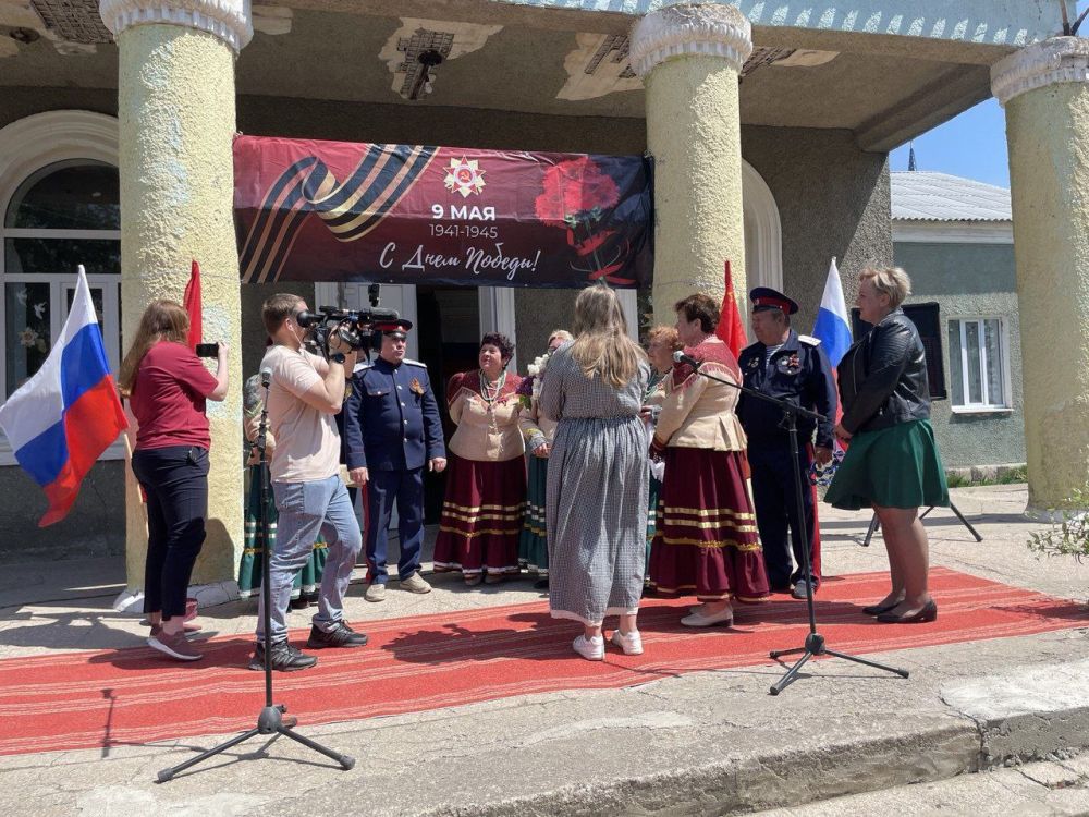 Сегодня Коньковский сельский дом культуры совместно с библиотекой и народным ансамблем "Станишники" встречали гостей с Первого Республиканского телеканала Сегодня Коньковский сельский дом культуры совместно с библиотекой и народным ансамблем "Станишники" встречали гостей с Первого Республиканского телеканала