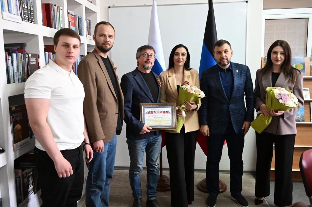 Виктория Мельникова: В День работника СМИ и полиграфии почаёвничали с Главой ДНР Виктория Мельникова: В День работника СМИ и полиграфии почаёвничали с Главой ДНР