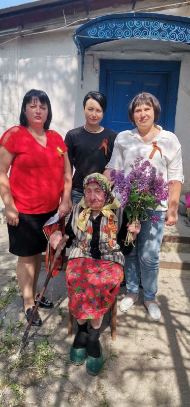 Наталья Великодная: В преддверии празднования 80-летия Победы в Великой Отечественной войне сотрудники Территориального центра Тельмановского района организовали визит к участникам войны на дому Наталья Великодная: В преддверии празднования 80-летия Победы в Великой Отечественной войне сотрудники Территориального центра Тельмановского района организовали визит к участникам войны на дому