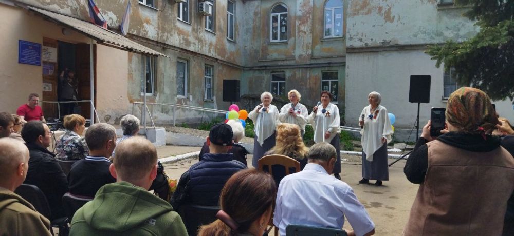 6 мая в МБУ «Территориальный центр социального обслуживания (предоставления социальных услуг) Червоногвардейского района города Макеевки», по партийному проекту «Старшее поколение» ВПП «Единая Россия», организовано... 6 мая в МБУ «Территориальный центр социального обслуживания (предоставления социальных услуг) Червоногвардейского района города Макеевки», по партийному проекту «Старшее поколение» ВПП «Единая Россия», организовано...