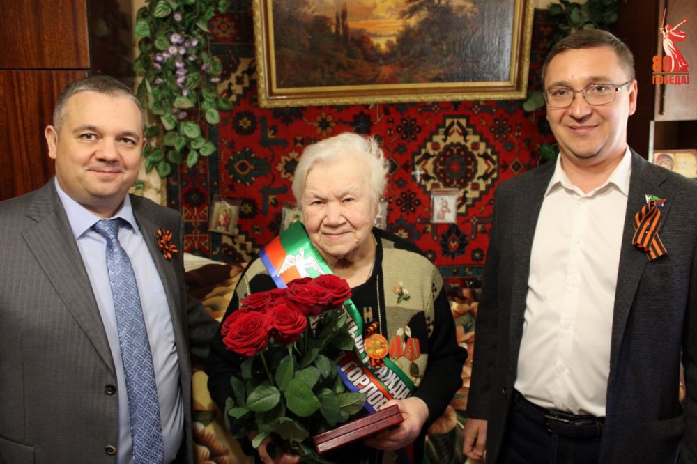 В канун 80-летнего юбилея Великой Победы звания Почетный гражданин города Горловки была удостоена ветеран Великой Отечественной войны Таисия Федотовна Белорусс В канун 80-летнего юбилея Великой Победы звания Почетный гражданин города Горловки была удостоена ветеран Великой Отечественной войны Таисия Федотовна Белорусс