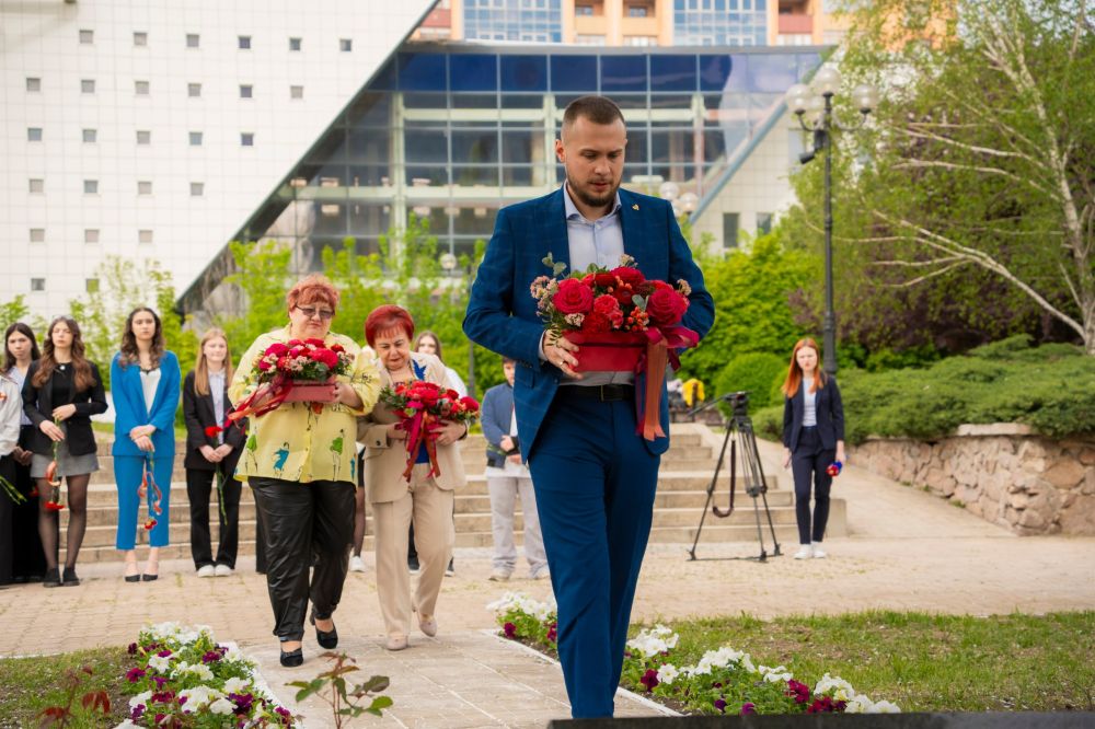 Кирилл Макаров: Со студентами и представителями научного сообщества почтили память работников сферы образования, которые встали на защиту Родины Кирилл Макаров: Со студентами и представителями научного сообщества почтили память работников сферы образования, которые встали на защиту Родины