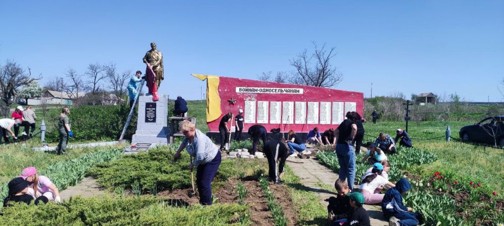 25 апреля, в преддверии 80-летия Победы в Великой Отечественной войне, сотрудники Управления Россельхознадзора по Донецкой Народной Республике и Луганской Народной Республике вместе с жителями села Каменка (Лутугинский... 25 апреля, в преддверии 80-летия Победы в Великой Отечественной войне, сотрудники Управления Россельхознадзора по Донецкой Народной Республике и Луганской Народной Республике вместе с жителями села Каменка (Лутугинский...