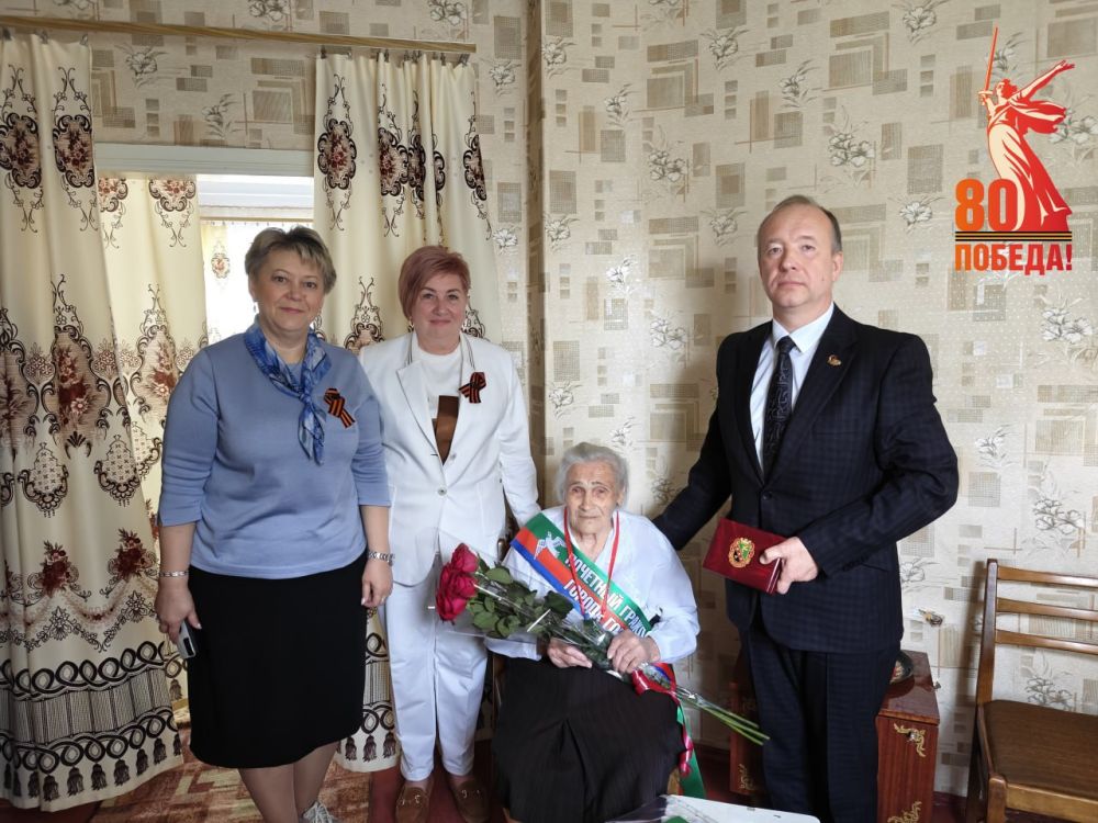 В преддверии 80-летнего юбилея Великой Победы звания Почетный гражданин города Горловки была удостоена ветеран Великой Отечественной войны Анна Михайловна Канивец В преддверии 80-летнего юбилея Великой Победы звания Почетный гражданин города Горловки была удостоена ветеран Великой Отечественной войны Анна Михайловна Канивец