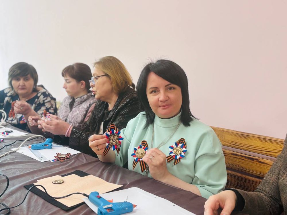 Активистки Совета женщин провели мастер-класс по созданию георгиевской ленты «Символ Победы» Активистки Совета женщин провели мастер-класс по созданию георгиевской ленты «Символ Победы»