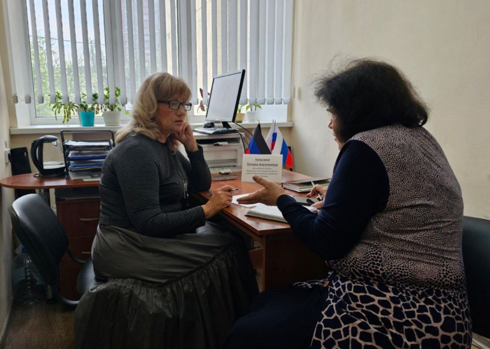 Сегодня, 6 мая, в общественной приёмной Партии «Единая Россия» Ворошиловского района города Донецка личный приём провела руководитель Управы Ворошиловского внутригородского района Администрации городского округа Донецк... Сегодня, 6 мая, в общественной приёмной Партии «Единая Россия» Ворошиловского района города Донецка личный приём провела руководитель Управы Ворошиловского внутригородского района Администрации городского округа Донецк...
