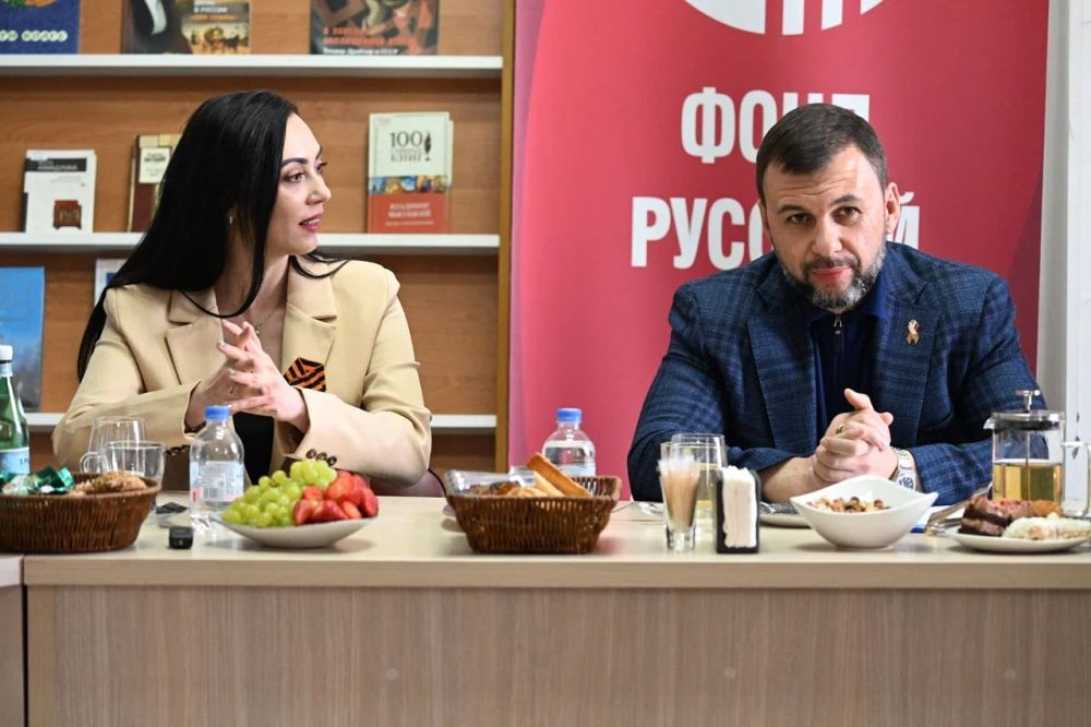Виктория Мельникова: В День работника СМИ и полиграфии почаёвничали с Главой ДНР Виктория Мельникова: В День работника СМИ и полиграфии почаёвничали с Главой ДНР