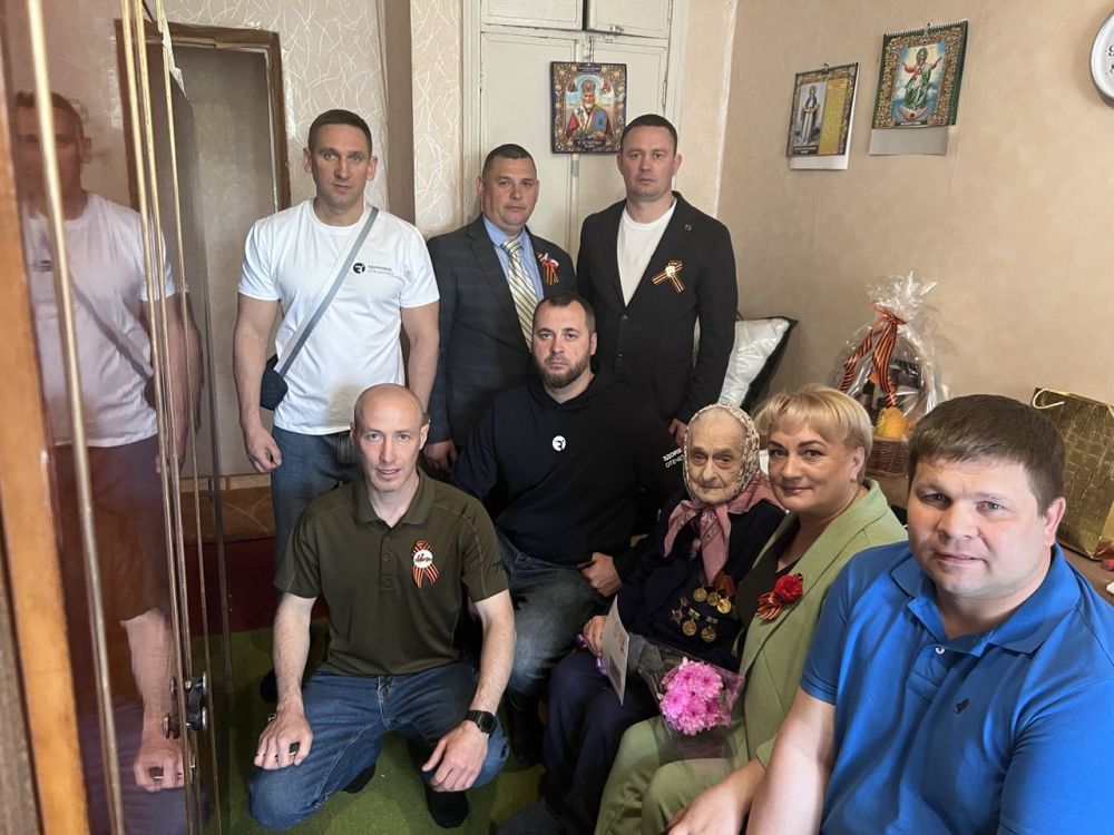 В преддверии 80-летия Победы поздравили жительницу блокадного Ленинграда В преддверии 80-летия Победы поздравили жительницу блокадного Ленинграда