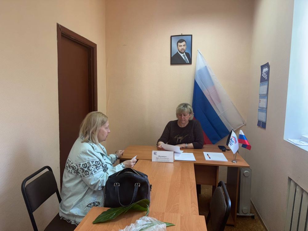 6 мая первый заместитель руководителя Управы Червоногвардейского внутригородского района Ирина Полищук провела приём граждан в Общественной приемной Председателя партии «Единая Россия» Червоногвардейского района городского... 6 мая первый заместитель руководителя Управы Червоногвардейского внутригородского района Ирина Полищук провела приём граждан в Общественной приемной Председателя партии «Единая Россия» Червоногвардейского района городского...