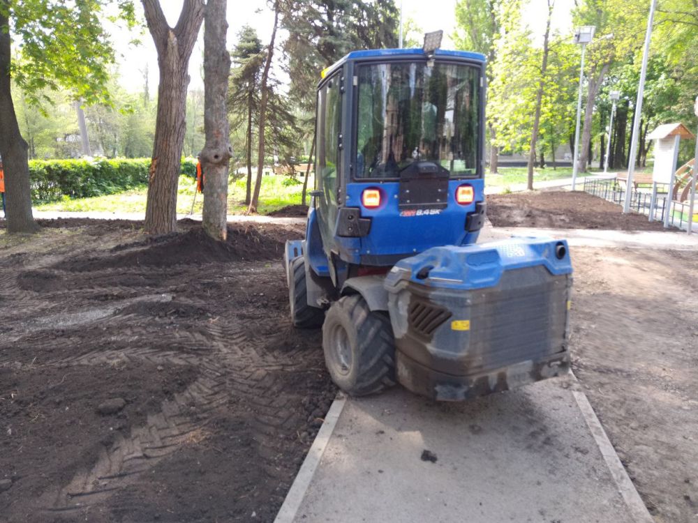 В Кировском внутригородском районе продолжаются работы по благоустройству территории В Кировском внутригородском районе продолжаются работы по благоустройству территории