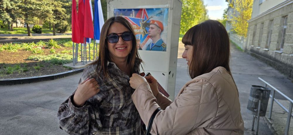 Сектор молодежной политики провел акцию "Георгиевская лента" в администрации городского округа Докучаевск Сектор молодежной политики провел акцию "Георгиевская лента" в администрации городского округа Докучаевск
