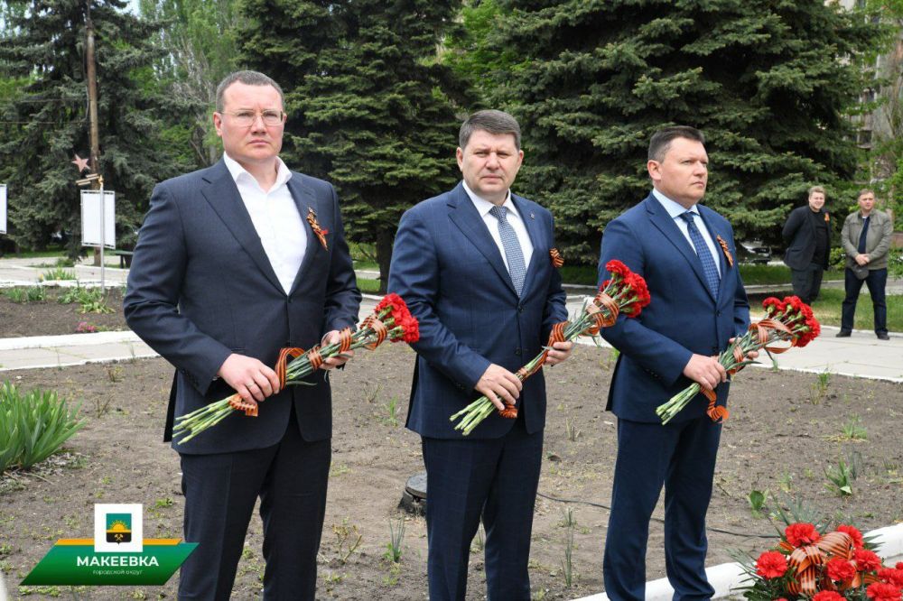 Александр Подгорный: 6 мая в преддверии Дня Победы на территории Макеевского металлургического завода торжественно открыли Аллею Славы Александр Подгорный: 6 мая в преддверии Дня Победы на территории Макеевского металлургического завода торжественно открыли Аллею Славы