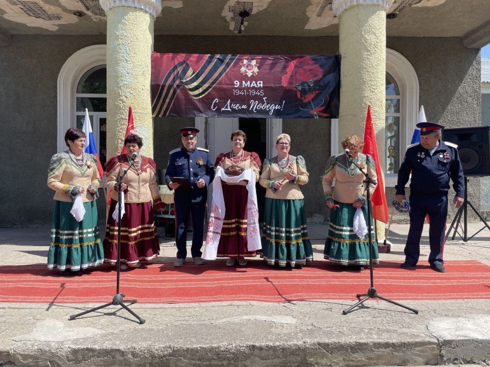 Сегодня Коньковский сельский дом культуры совместно с библиотекой и народным ансамблем "Станишники" встречали гостей с Первого Республиканского телеканала Сегодня Коньковский сельский дом культуры совместно с библиотекой и народным ансамблем "Станишники" встречали гостей с Первого Республиканского телеканала
