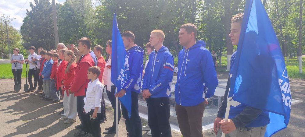 Александр Шатов: В Шахтерском округе высадили саженцы сосны у Братской могилы советских воинов Александр Шатов: В Шахтерском округе высадили саженцы сосны у Братской могилы советских воинов