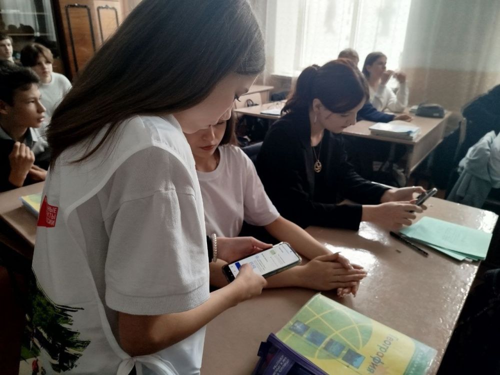 Волонтеры помогают жителям Кировского выбрать объекты благоустройства Волонтеры помогают жителям Кировского выбрать объекты благоустройства