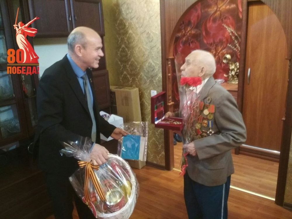 Роман Конев: Жива еще в потомках память, Тех героических времен – Советским труженикам тыла Низкий наш земной поклон! Роман Конев: Жива еще в потомках память, Тех героических времен – Советским труженикам тыла Низкий наш земной поклон!