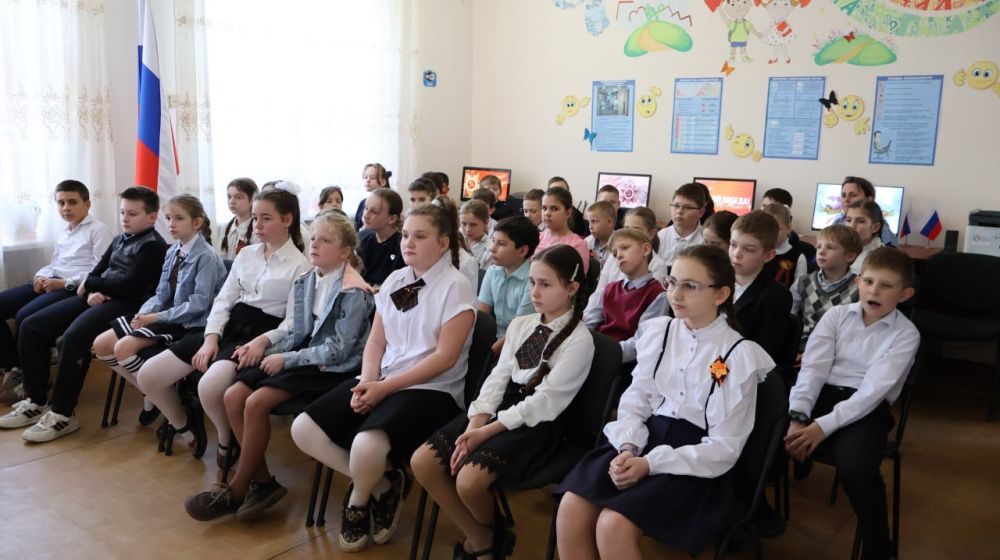 В Кировском районе состоялась праздничная программа посвященная 80-й годовщине Победы в Великой Отечественной войне «Войны священные страницы навеки в памяти людской» В Кировском районе состоялась праздничная программа посвященная 80-й годовщине Победы в Великой Отечественной войне «Войны священные страницы навеки в памяти людской»