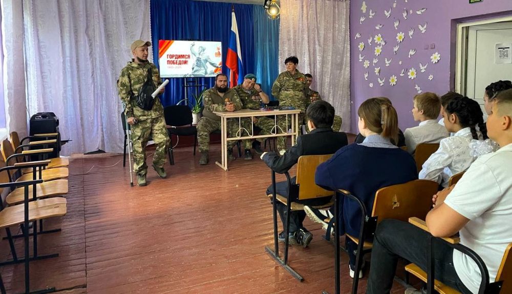 Макеевскую школу №104 посетили ветераны-защитники Донбасса Макеевскую школу №104 посетили ветераны-защитники Донбасса