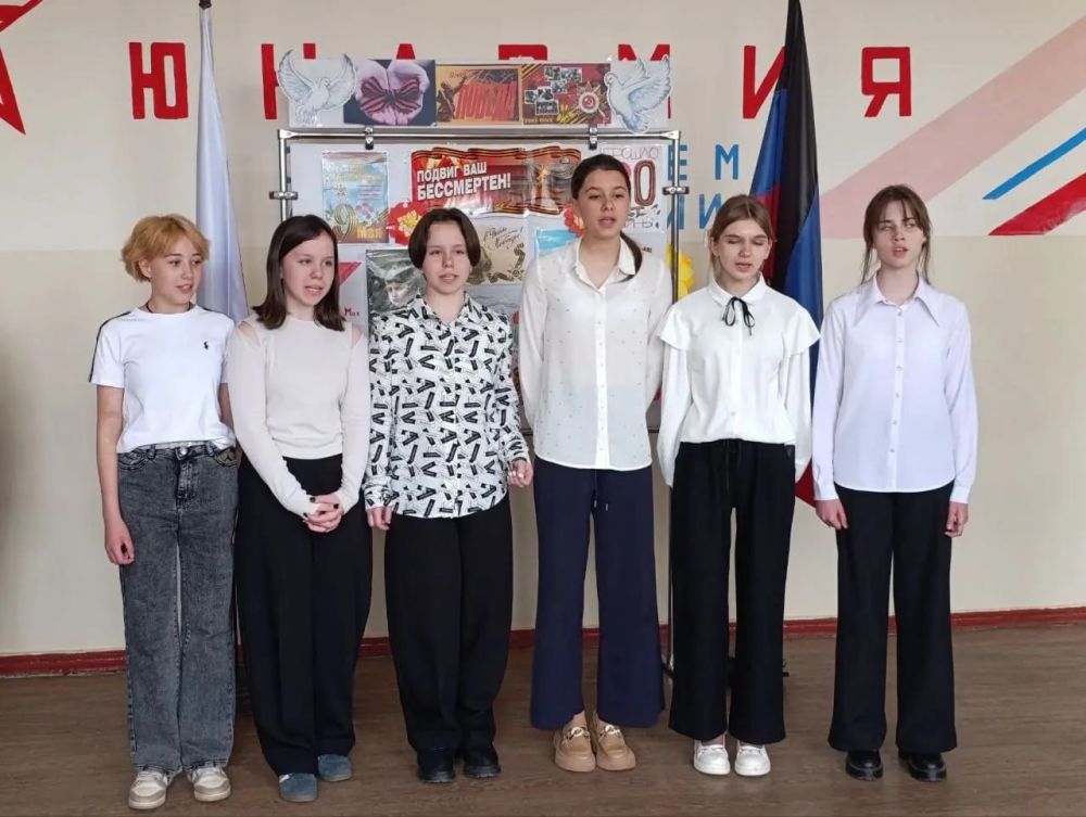 В Еленовской школе № 2 Докучаевска прошла торжественная линейка в преддверии Дня Победы В Еленовской школе № 2 Докучаевска прошла торжественная линейка в преддверии Дня Победы