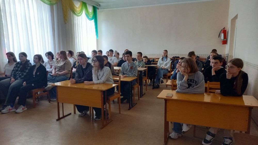 К 80-летию Великой Победы в рамках проекта "Историческая память" партии «Единая Россия» в ГБУ СШ №1 для учащихся 6-8 классов сотрудники Музея истории города Харцызска провели видеолекторий "Памятники от слова "память" К 80-летию Великой Победы в рамках проекта "Историческая память" партии «Единая Россия» в ГБУ СШ №1 для учащихся 6-8 классов сотрудники Музея истории города Харцызска провели видеолекторий "Памятники от слова "память"