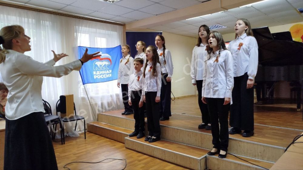 В детской музыкальной школе №4 в рамках проекта «Культура малой родины» партии «Единая Россия» состоялся праздничный концерт «Поклонимся великим тем годам» В детской музыкальной школе №4 в рамках проекта «Культура малой родины» партии «Единая Россия» состоялся праздничный концерт «Поклонимся великим тем годам»