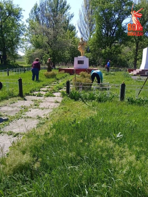 Благоустройство памятных мест в Калининском внутригородском районе города Горловка продолжается Благоустройство памятных мест в Калининском внутригородском районе города Горловка продолжается