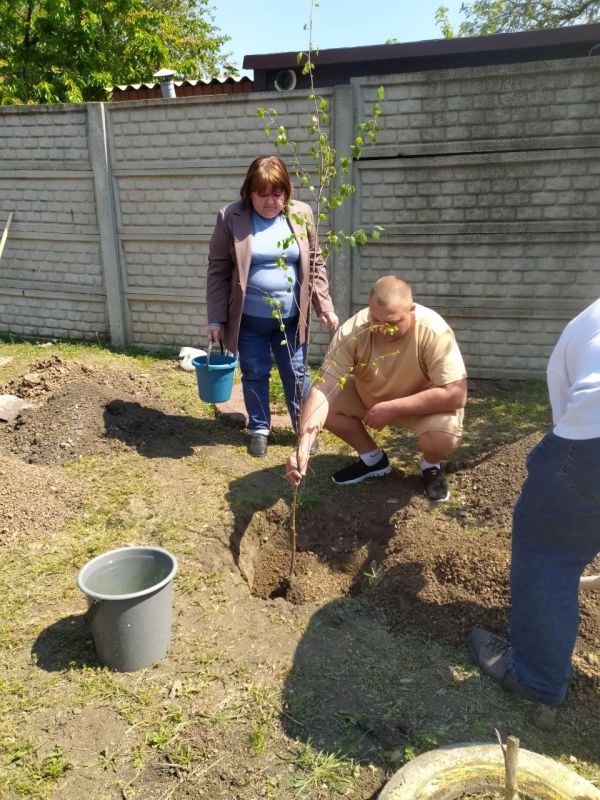Символ Мира. В городском округе Иловайск на территории детского сада №3 «Ласточка» к 80-летию Великой Победы состоялась акция по высадке берез, как символ Мира Символ Мира. В городском округе Иловайск на территории детского сада №3 «Ласточка» к 80-летию Великой Победы состоялась акция по высадке берез, как символ Мира