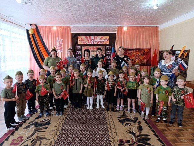 Торжественная линейка. В преддверии праздника 9 мая в ГКДОУ "Детский сад №3 "Золотой ключик" г. о. Дебальцево" (заведующий Супруненко Л. О.) прошла торжественная линейка "Пока мы помним прошлое - у нас есть будущее!" Торжественная линейка. В преддверии праздника 9 мая в ГКДОУ "Детский сад №3 "Золотой ключик" г. о. Дебальцево" (заведующий Супруненко Л. О.) прошла торжественная линейка "Пока мы помним прошлое - у нас есть будущее!"