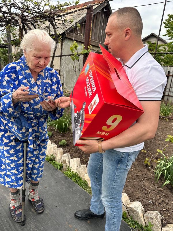 Единороссы поздравили ветеранов с 80-летием Великой Победы Единороссы поздравили ветеранов с 80-летием Великой Победы