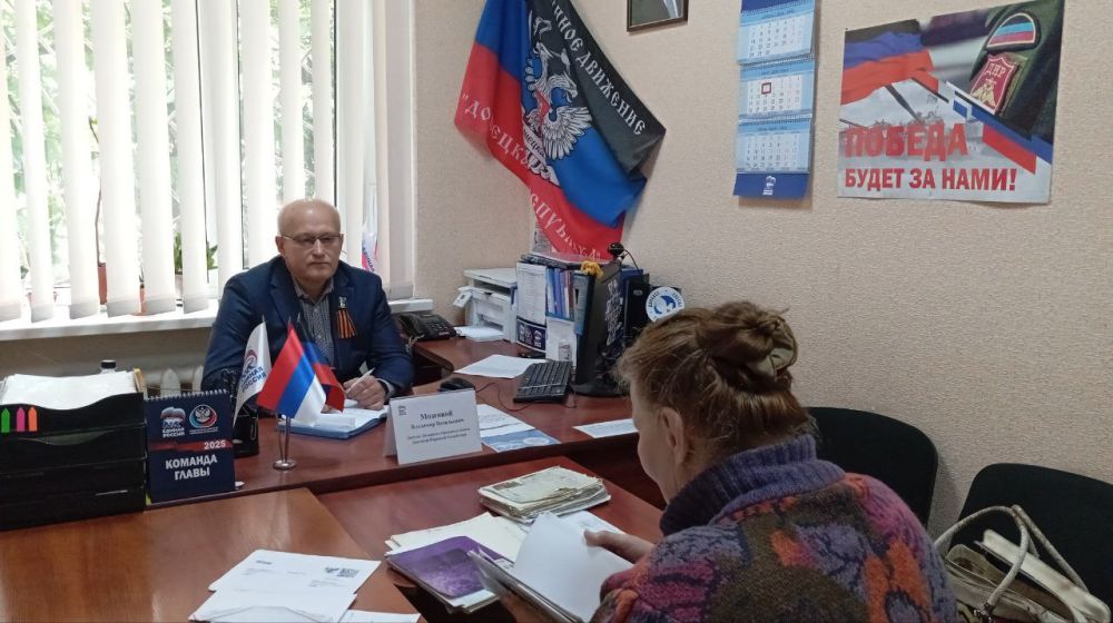 Василий Ткачук: Сегодня, 7 мая, депутат Донецкого городского совета Донецкой Народной Республики Владимир Мозговой провел прием граждан в рамках работы общественной приемной Всероссийской политической партии «Единая Россия»... Василий Ткачук: Сегодня, 7 мая, депутат Донецкого городского совета Донецкой Народной Республики Владимир Мозговой провел прием граждан в рамках работы общественной приемной Всероссийской политической партии «Единая Россия»...