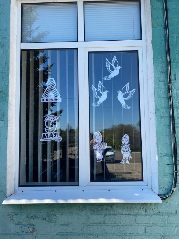 Володарский муниципальный округ с гордостью присоединился к Всероссийской акции «Окна Победы», став частью масштабного движения, объединяющего поколения в благодарной памяти о героях Великой Отечественной войны Володарский муниципальный округ с гордостью присоединился к Всероссийской акции «Окна Победы», став частью масштабного движения, объединяющего поколения в благодарной памяти о героях Великой Отечественной войны
