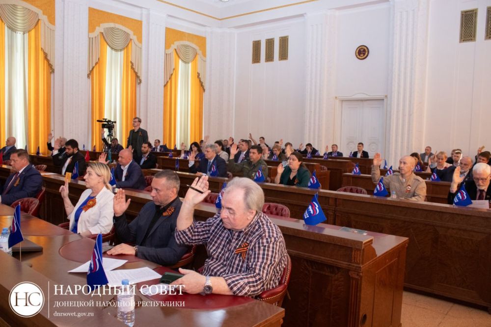 Константин Кузьмин: На сегодняшнем пленарном заседании Народного Совета ДНР присутствовал депутат Собрания депутатов городского округа «Город Йошкар-Ола» Андрей Сакович Константин Кузьмин: На сегодняшнем пленарном заседании Народного Совета ДНР присутствовал депутат Собрания депутатов городского округа «Город Йошкар-Ола» Андрей Сакович