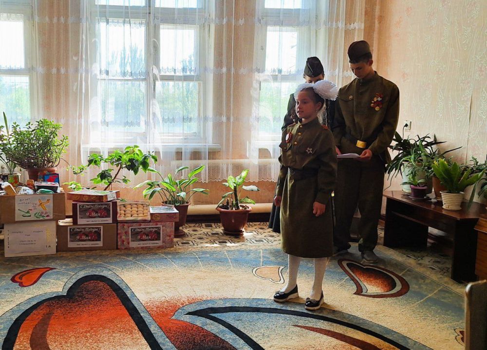 7 мая по партийному проекту «Историческая память» ВПП «Единая Россия» в Советском внутригородском районе поздравили с Днем Победы и Днем Донецкой Народной Республики бойцов, находящихся на лечении в медицинском учреждении 7 мая по партийному проекту «Историческая память» ВПП «Единая Россия» в Советском внутригородском районе поздравили с Днем Победы и Днем Донецкой Народной Республики бойцов, находящихся на лечении в медицинском учреждении