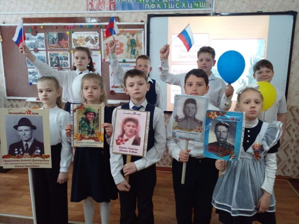 Школьники Снежного почтили память героев Великой Отечественной войны Школьники Снежного почтили память героев Великой Отечественной войны