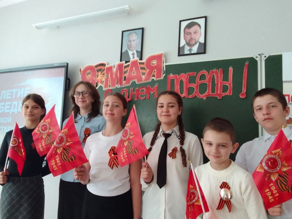 Школьники Снежного почтили память героев Великой Отечественной войны Школьники Снежного почтили память героев Великой Отечественной войны