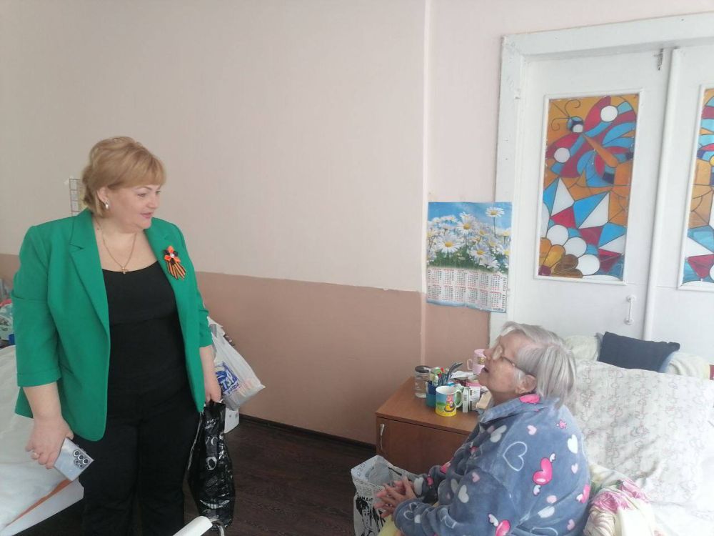 В преддверии 80-летия Победы: Ирина Сидякина поздравила ветеранов в Территориальном центре социального обслуживания В преддверии 80-летия Победы: Ирина Сидякина поздравила ветеранов в Территориальном центре социального обслуживания