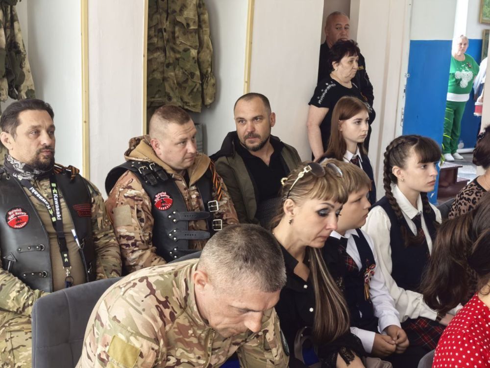 Игорь Мартынов: Торжественное открытие экспозиции «Земляки-ольховатцы – Герои Специальной Военной Операции» Игорь Мартынов: Торжественное открытие экспозиции «Земляки-ольховатцы – Герои Специальной Военной Операции»