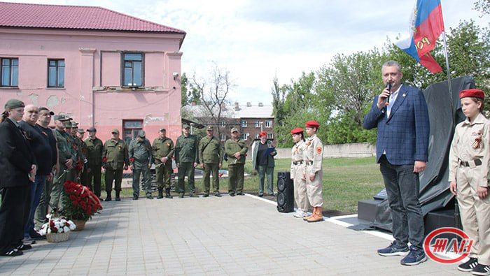 Сегодня, 7 мая, на территории Дебальцевского отряда ведомственной охраны ФГУП «ЖДН» торжественное открыт мемориал в память о сотрудниках Центра ведомственной охраны ФГУП «ЖДН», погибших в ходе специальной военной операции Сегодня, 7 мая, на территории Дебальцевского отряда ведомственной охраны ФГУП «ЖДН» торжественное открыт мемориал в память о сотрудниках Центра ведомственной охраны ФГУП «ЖДН», погибших в ходе специальной военной операции