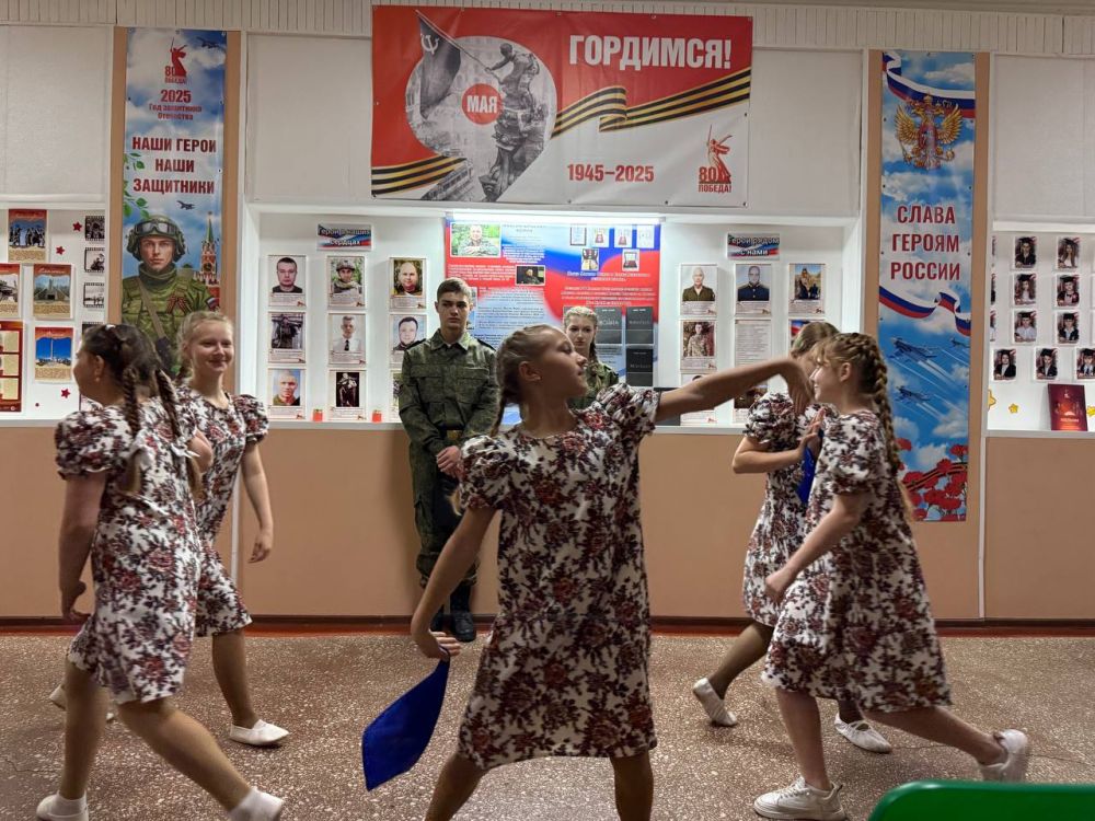 В ГБОУ "СШ № 93 Г.О. МАКЕЕВКА"состоялось торжественное открытие музейной экспозиции "Помним! Гордимся! Победим снова!", посвященной событиям Великой Отечественной войны, событиям 2014-2025 и, конечно же, миру, к которому мы... В ГБОУ "СШ № 93 Г.О. МАКЕЕВКА"состоялось торжественное открытие музейной экспозиции "Помним! Гордимся! Победим снова!", посвященной событиям Великой Отечественной войны, событиям 2014-2025 и, конечно же, миру, к которому мы...