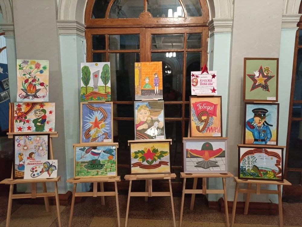 В фойе Зугрэсского ГДК расположена выставка работ "Краски Победы" участников образцовой студии изобразительного искусства "Радуга" и студии декоративно-прикладного искусства "Акварельки" ко Дню Победы В фойе Зугрэсского ГДК расположена выставка работ "Краски Победы" участников образцовой студии изобразительного искусства "Радуга" и студии декоративно-прикладного искусства "Акварельки" ко Дню Победы