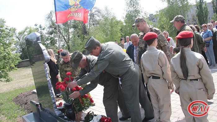 Сегодня, 7 мая, на территории Дебальцевского отряда ведомственной охраны ФГУП «ЖДН» торжественное открыт мемориал в память о сотрудниках Центра ведомственной охраны ФГУП «ЖДН», погибших в ходе специальной военной операции Сегодня, 7 мая, на территории Дебальцевского отряда ведомственной охраны ФГУП «ЖДН» торжественное открыт мемориал в память о сотрудниках Центра ведомственной охраны ФГУП «ЖДН», погибших в ходе специальной военной операции