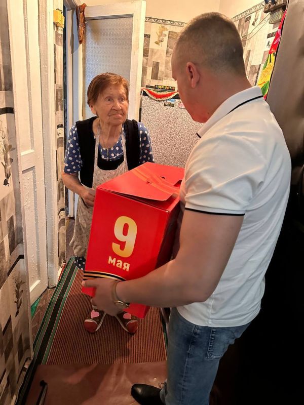 Единороссы поздравили ветеранов с 80-летием Великой Победы Единороссы поздравили ветеранов с 80-летием Великой Победы