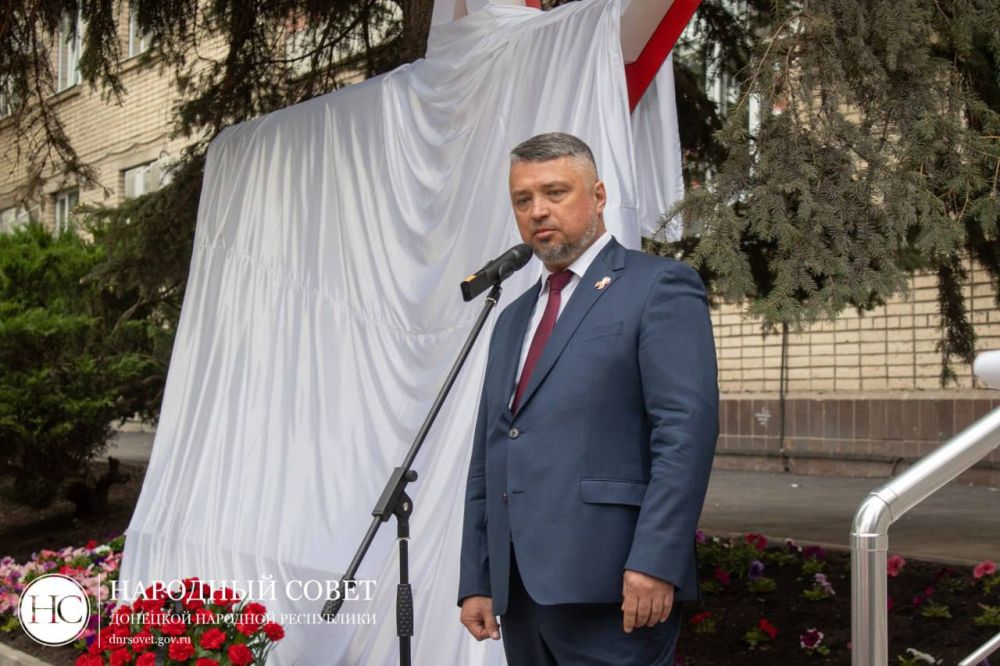 Константин Кузьмин: В феврале 2022 года, с началом специальной военной операции, многие жители Донецкой Народной Республики в едином порыве встали на защиту родной земли Константин Кузьмин: В феврале 2022 года, с началом специальной военной операции, многие жители Донецкой Народной Республики в едином порыве встали на защиту родной земли
