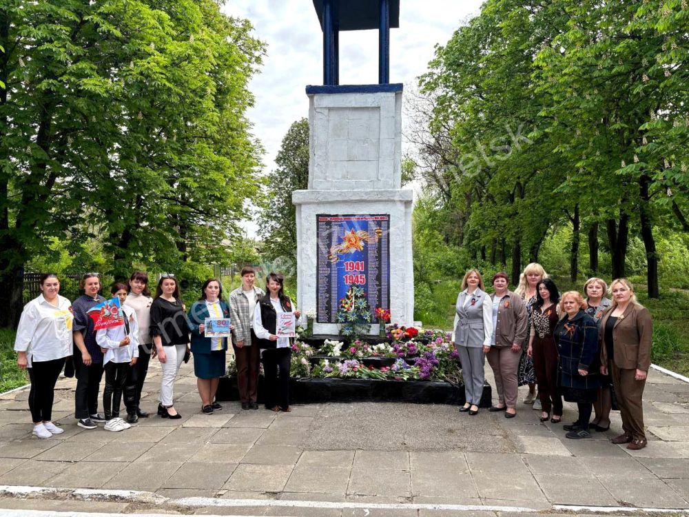 В преддверии 80-й годовщины Великой Победы обучающиеся и педагоги учреждений образования Кировского района возложили цветы к памятникам, могилам героев Великой Отечественной войны В преддверии 80-й годовщины Великой Победы обучающиеся и педагоги учреждений образования Кировского района возложили цветы к памятникам, могилам героев Великой Отечественной войны