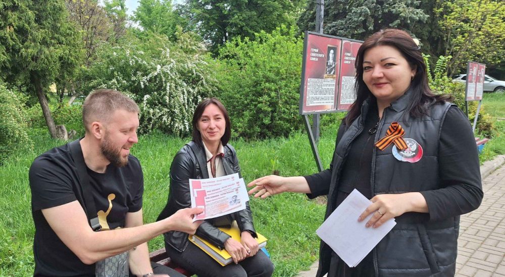 В Советском районе состоялась патриотическая акция «Листовка Победы» В Советском районе состоялась патриотическая акция «Листовка Победы»