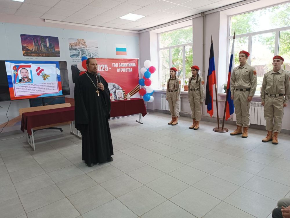 Николай Михайлов: 7 мая по партийному проекту Единой России «Новая школа» в Старобешевской школе №1 состоялось торжественное открытие «Парты Героя» выпускнику школы, участнику СВО — Самойленко Федору Сергеевичу Николай Михайлов: 7 мая по партийному проекту Единой России «Новая школа» в Старобешевской школе №1 состоялось торжественное открытие «Парты Героя» выпускнику школы, участнику СВО — Самойленко Федору Сергеевичу