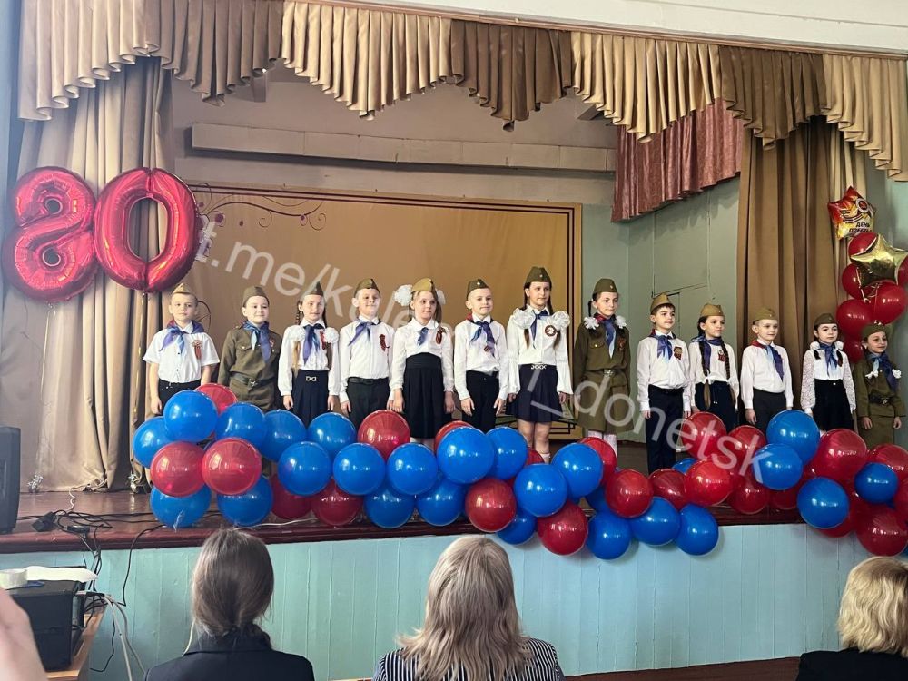 В преддверии 80-летия Победы в Великой Отечественной войне в Гимназии №70 городского округа Донецк прошел фестиваль песни «Через годы, через расстояния…» В преддверии 80-летия Победы в Великой Отечественной войне в Гимназии №70 городского округа Донецк прошел фестиваль песни «Через годы, через расстояния…»