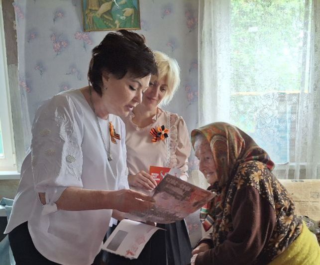 В преддверии Дня победы депутаты Ясиноватского муниципального совета доставили письма от президента Российской Федерации Владимира Владимировича Путина участникам Великой Отечественной Войны из Ясиноватой В преддверии Дня победы депутаты Ясиноватского муниципального совета доставили письма от президента Российской Федерации Владимира Владимировича Путина участникам Великой Отечественной Войны из Ясиноватой