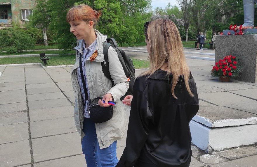 В Кировском внутригородском районе прошла акция по раздаче ленточек цвета флага ДНР «Три цвета гордости и славы» В Кировском внутригородском районе прошла акция по раздаче ленточек цвета флага ДНР «Три цвета гордости и славы»